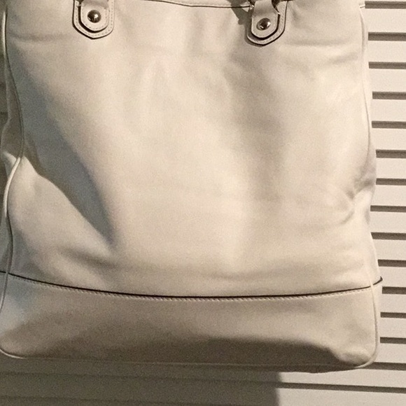 🌻NWOT Coach Large Leather Poppy Tote with large front pocket. - Picture 6 of 16